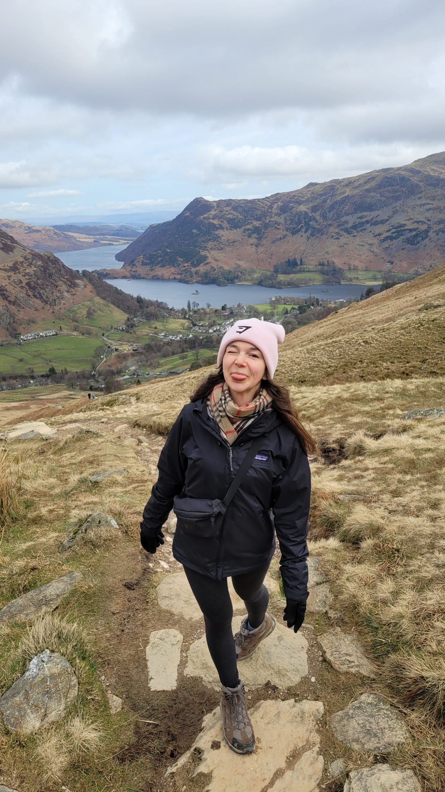 Romantasy-Autorin Sarah Kosecki in den schottischen Highlands